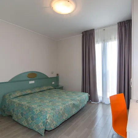 Apart-hotel California 4*